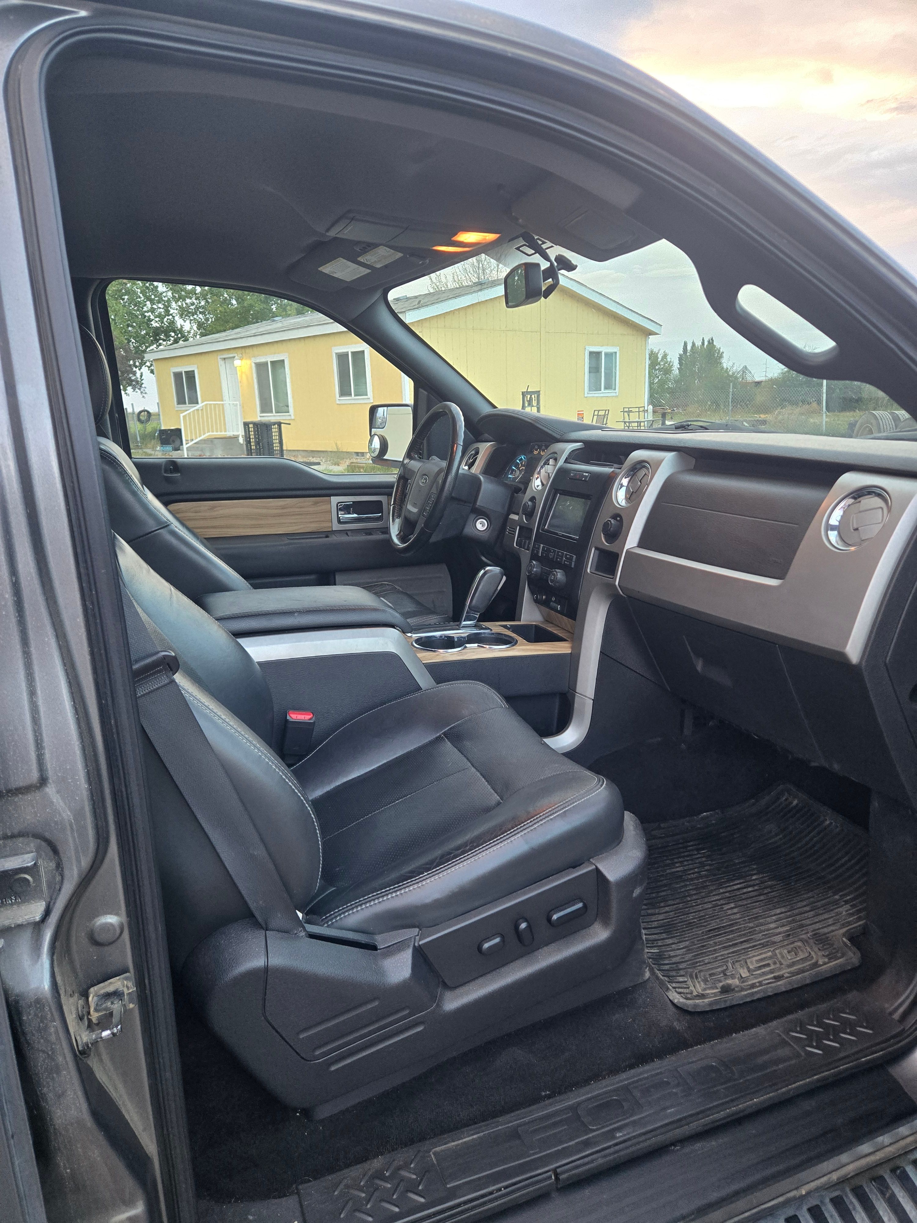 Used 2011 Ford F150 Lariat w/ Lariat Plus Pkg AWD/4WD image 8
