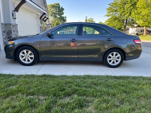 Used 2011 Toyota Camry LE w/ LE Extra-Value Pkg FWD image 1