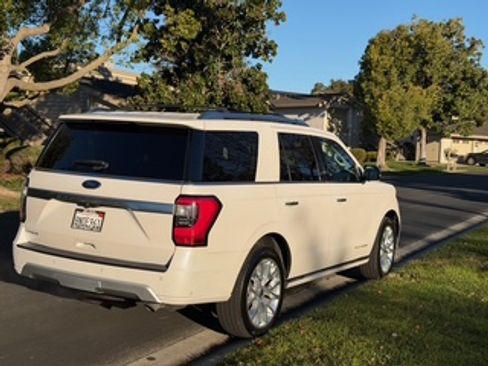 Used 2019 Ford Expedition Platinum image 4