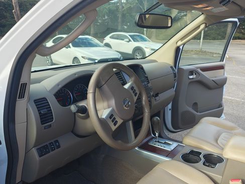 Used 2012 Nissan Pathfinder LE image 14