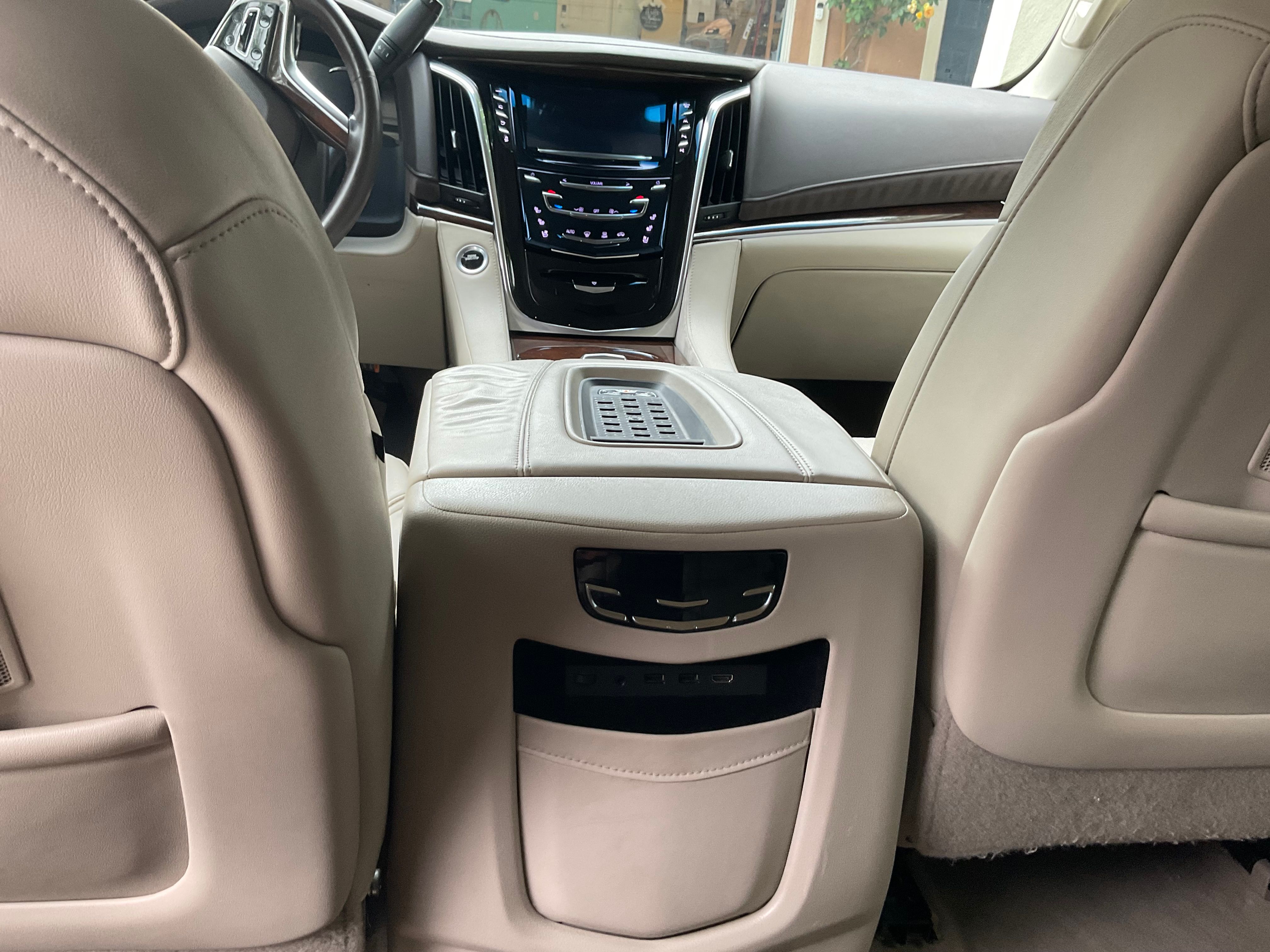 Used 2017 Cadillac Escalade Premium Luxury AWD/4WD image 9
