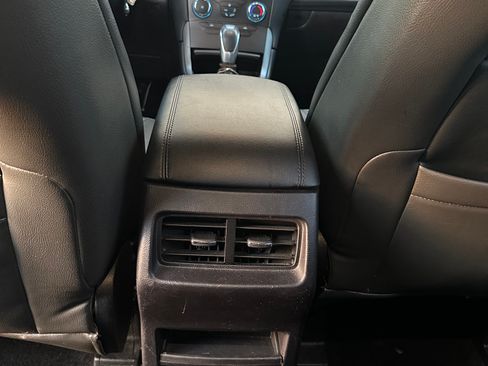 Used 2018 Ford Edge SE image 10