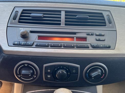 Used 2004 BMW Z4 2.5i image 12