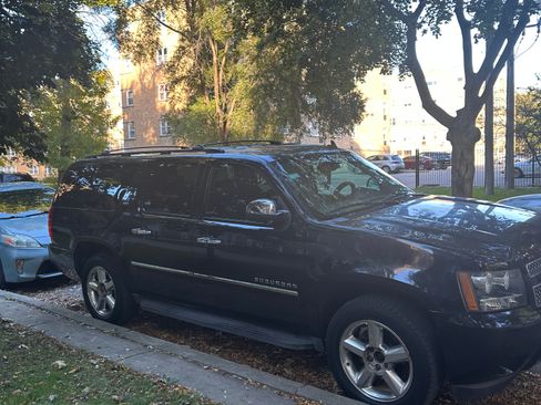 Used 2014 Chevrolet Suburban LTZ image 18