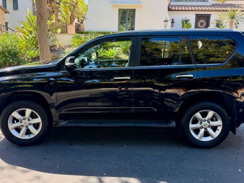 Used 2011 Lexus GX 460 w/ Convenience Pkg AWD/4WD image 1