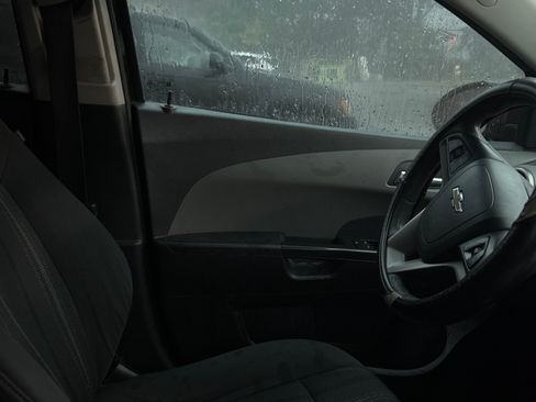 Used 2016 Chevrolet Sonic LT FWD image 9