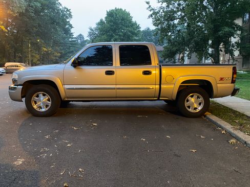 Used 2004 GMC Sierra 1500 SLT w/ Off-Road Package AWD/4WD image 1