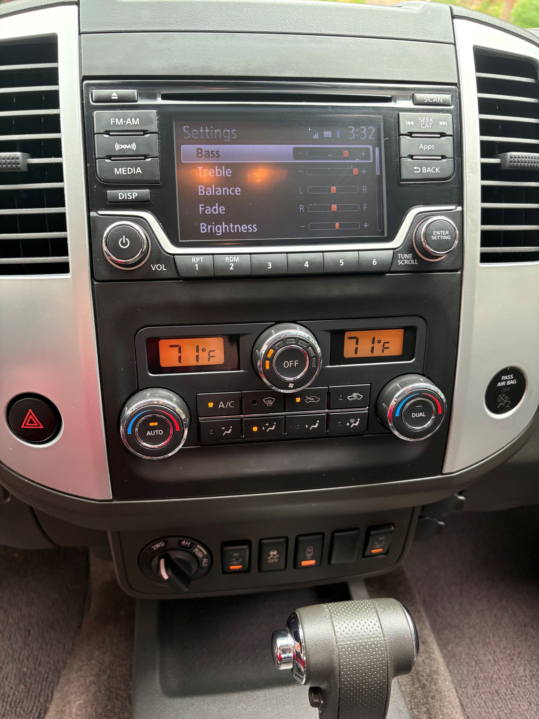 Used 2015 Nissan Frontier SV w/ SV Value Truck Package AWD/4WD image 10