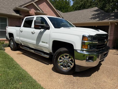 Used 2019 Chevrolet Silverado 2500 LT w/ LT Convenience Package AWD/4WD image 13