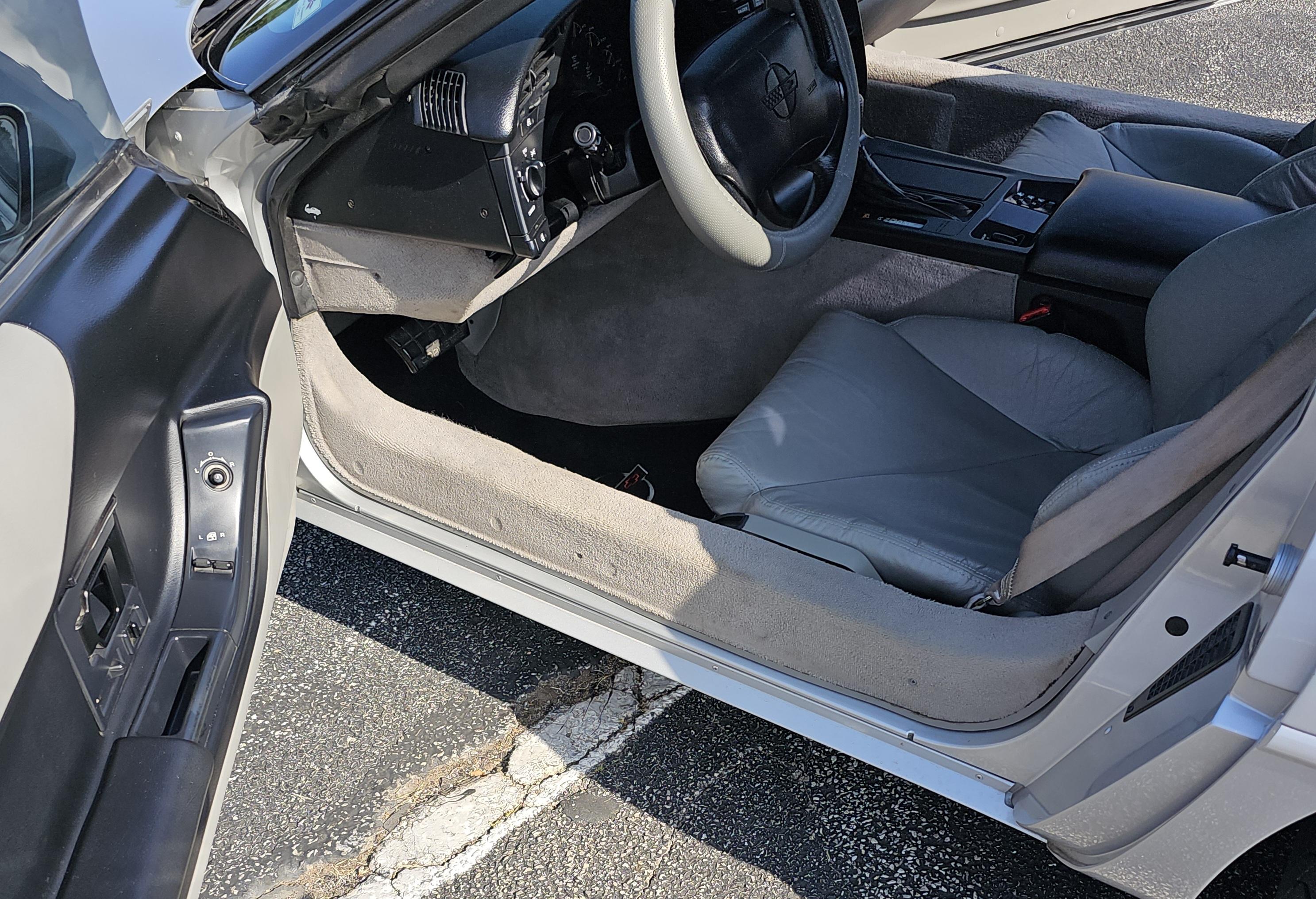 Used 1996 Chevrolet Corvette Coupe RWD image 9