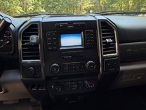 Used 2018 Ford F250 XLT w/ Snow Plow Prep Package AWD/4WD image 15