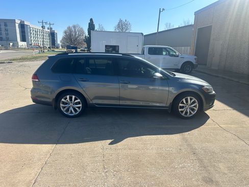 Used 2019 Volkswagen Golf SE image 5
