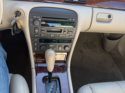 Used 1999 Cadillac Seville SLS w/ Convenience Pkg image 16