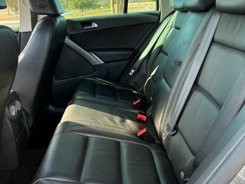 Used 2010 Volkswagen Tiguan SE image 15