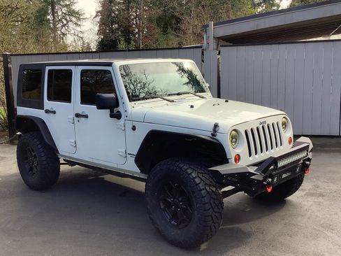 Used 2009 Jeep Wrangler Unlimited X image 4