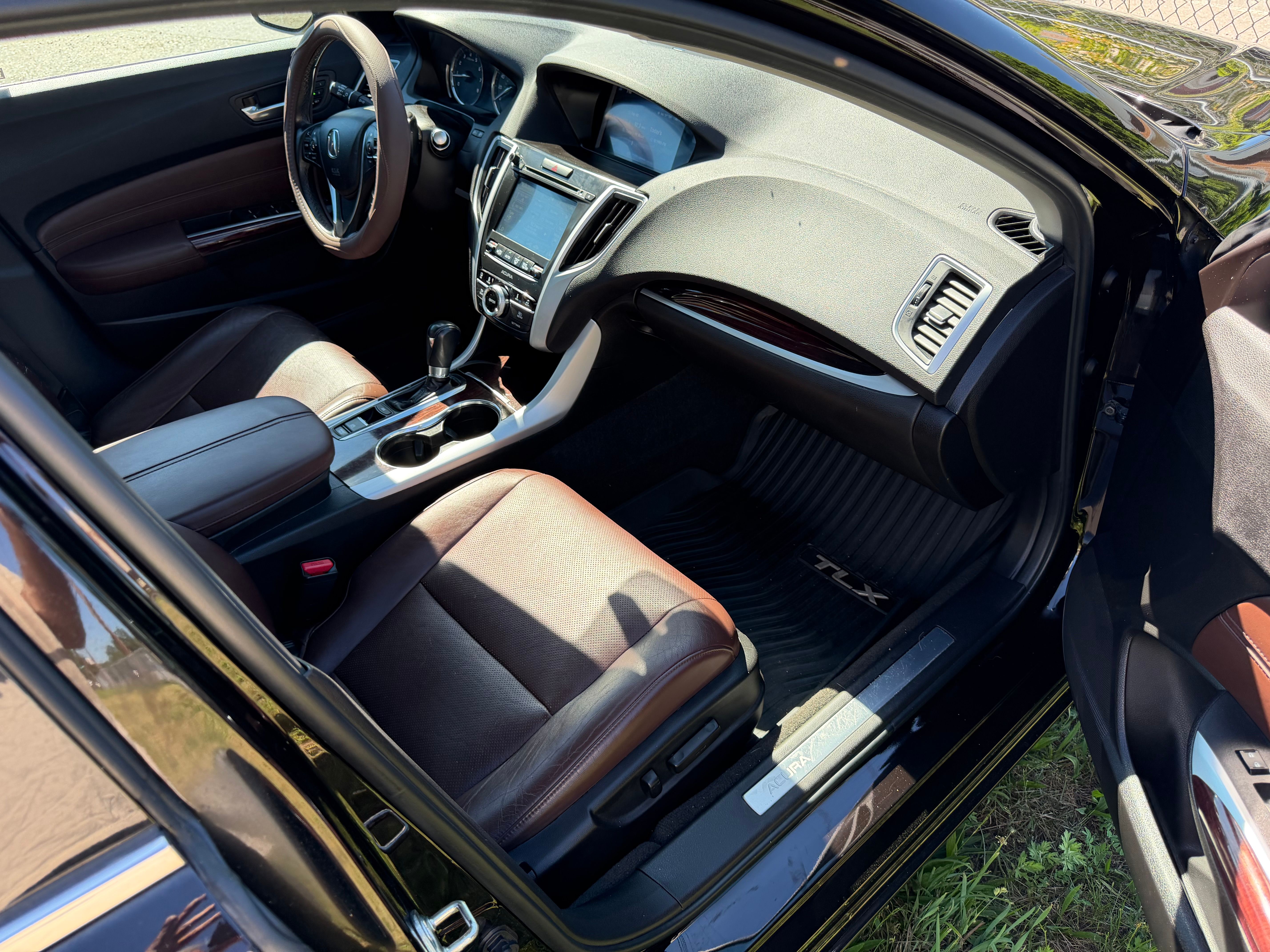Used 2017 Acura TLX w/ Technology Package FWD image 6