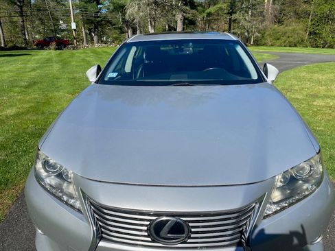 Used 2014 Lexus ES 350 w/ Luxury Package FWD image 4
