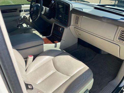 Used 2006 Cadillac Escalade ESV AWD image 11