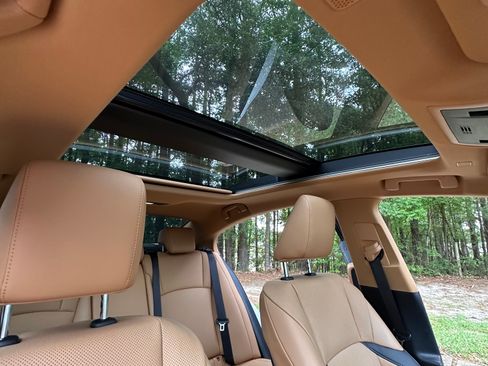 Used 2023 Lexus ES 350 w/ Premium Package image 13