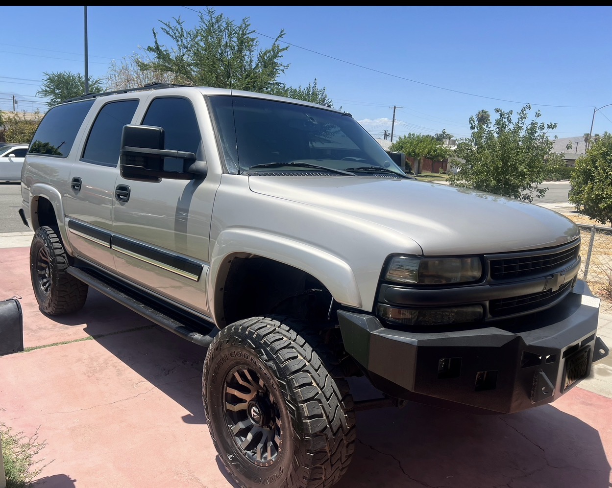 Used 2005 Chevrolet Suburban 2500 LS w/ Suspension Package, Autoride AWD/4WD image 9