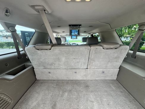 Used 2016 Chevrolet Suburban LT RWD image 15