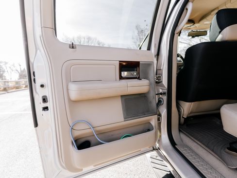 Used 2006 Ford F150 Lariat image 18