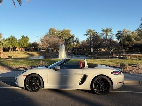 Used 2024 Porsche 718 Boxster image 1
