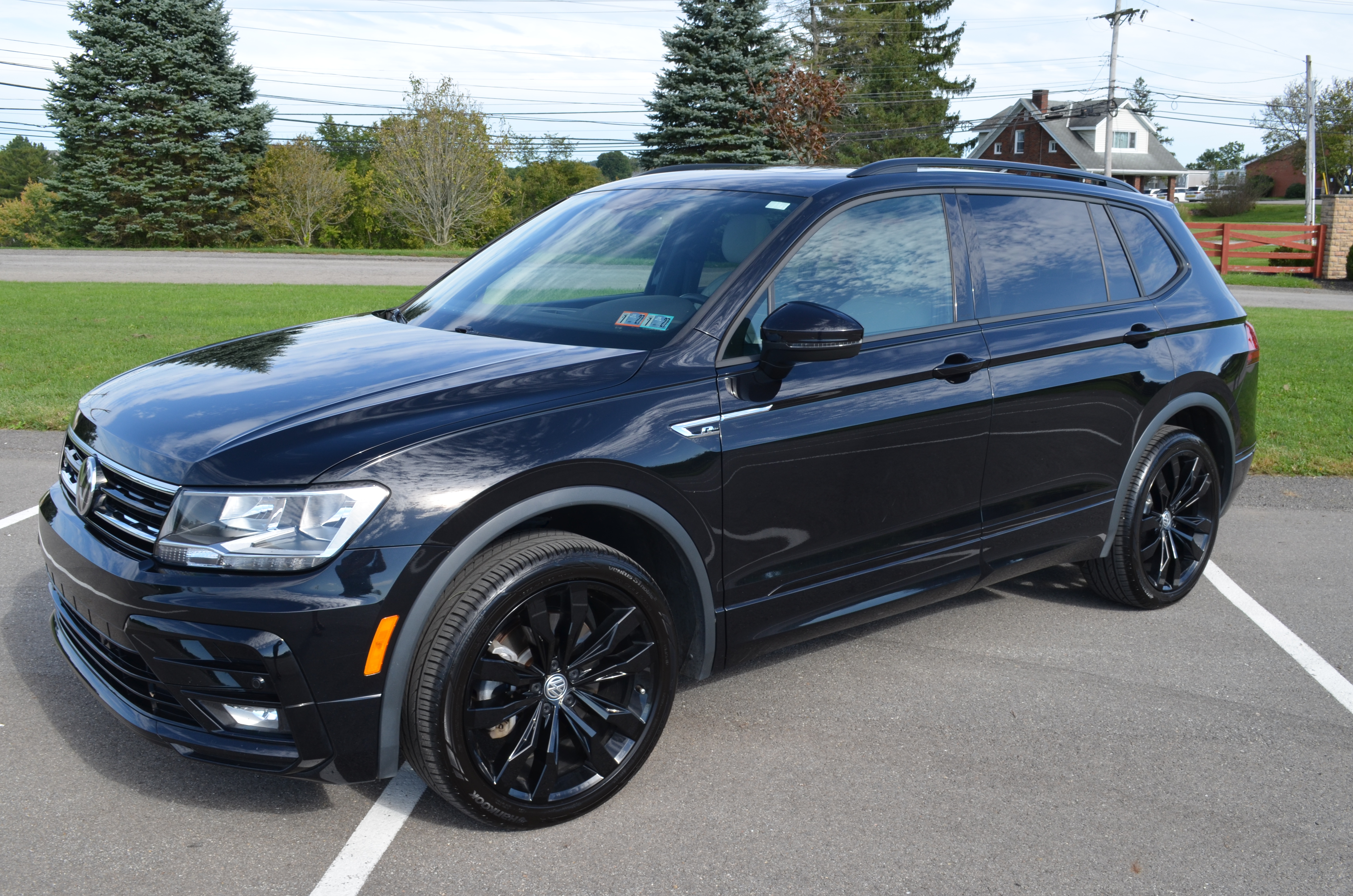 Used 2021 Volkswagen Tiguan SE R-Line AWD/4WD image 1