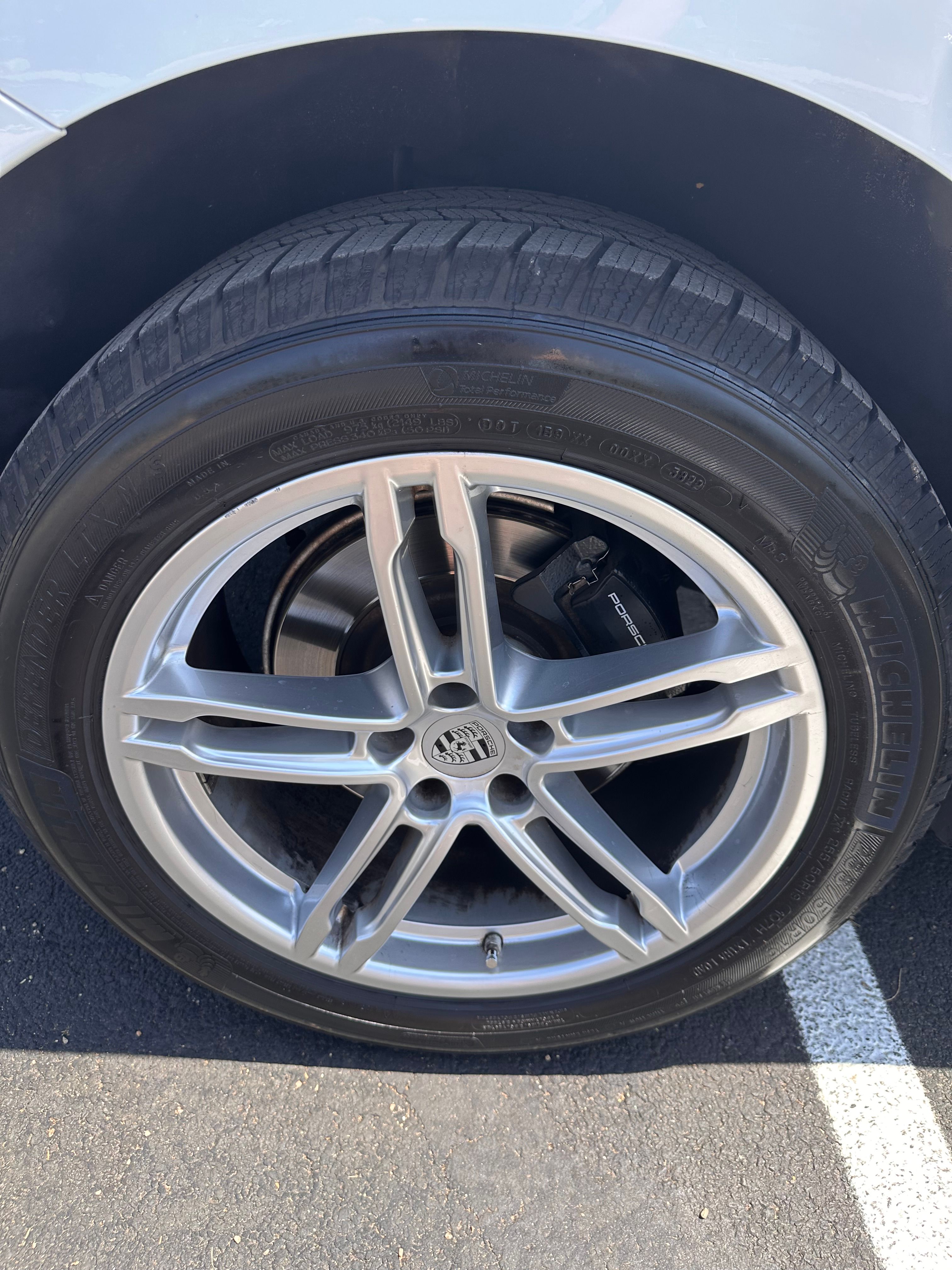 Used 2019 Porsche Macan AWD/4WD image 17