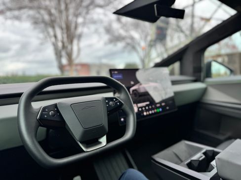 Used 2025 Tesla Cybertruck AWD Crew Cab image 11