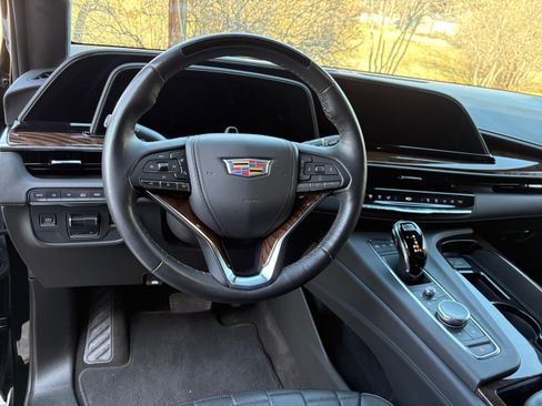 Used 2022 Cadillac Escalade ESV Premium Luxury Platinum image 10