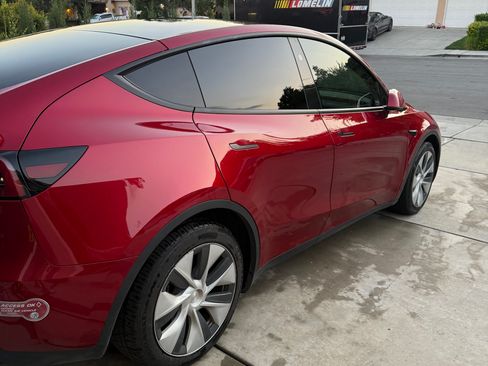 Used 2024 Tesla Model Y Long Range image 9