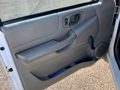 Used 1998 Isuzu Hombre XS image 11