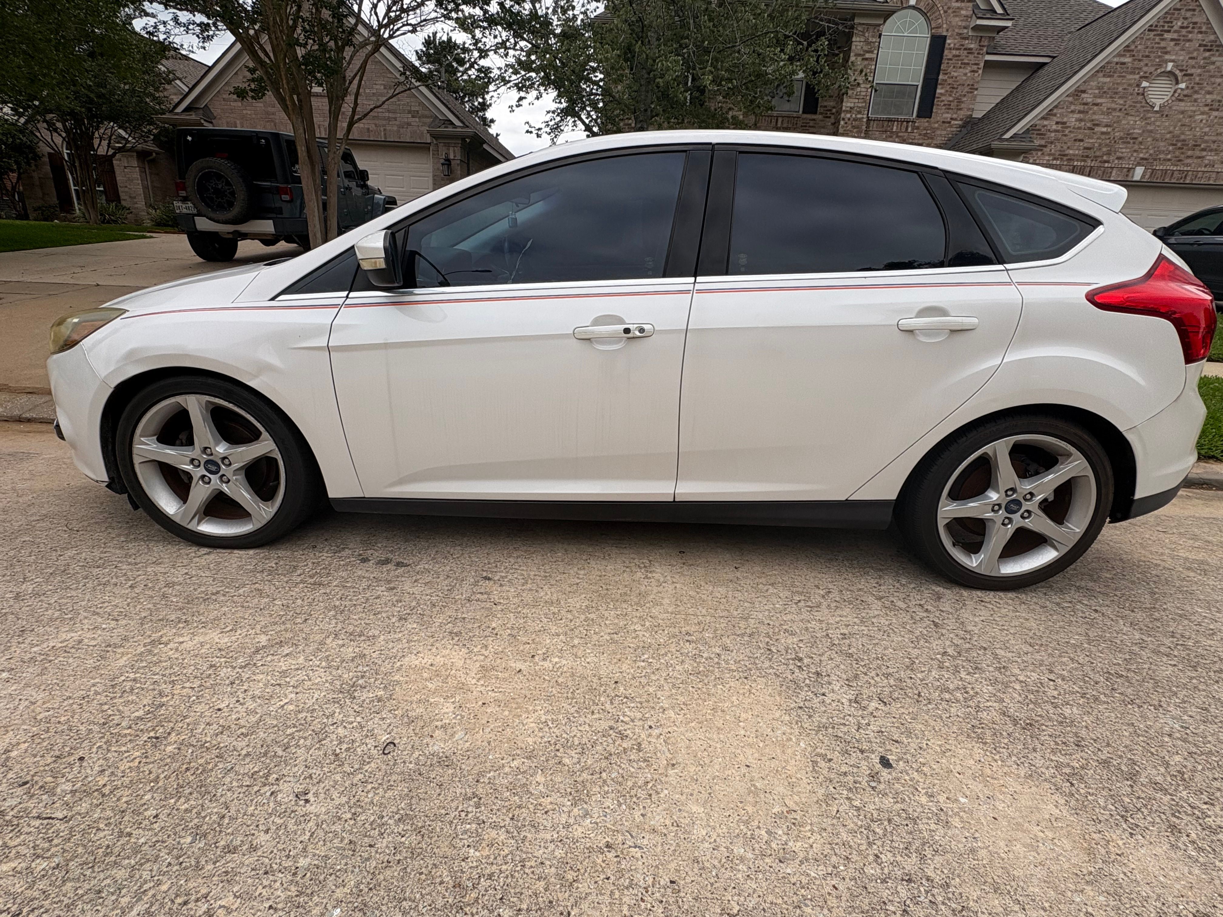Used 2013 Ford Focus Titanium w/ Titanium Handling Pkg FWD image 1