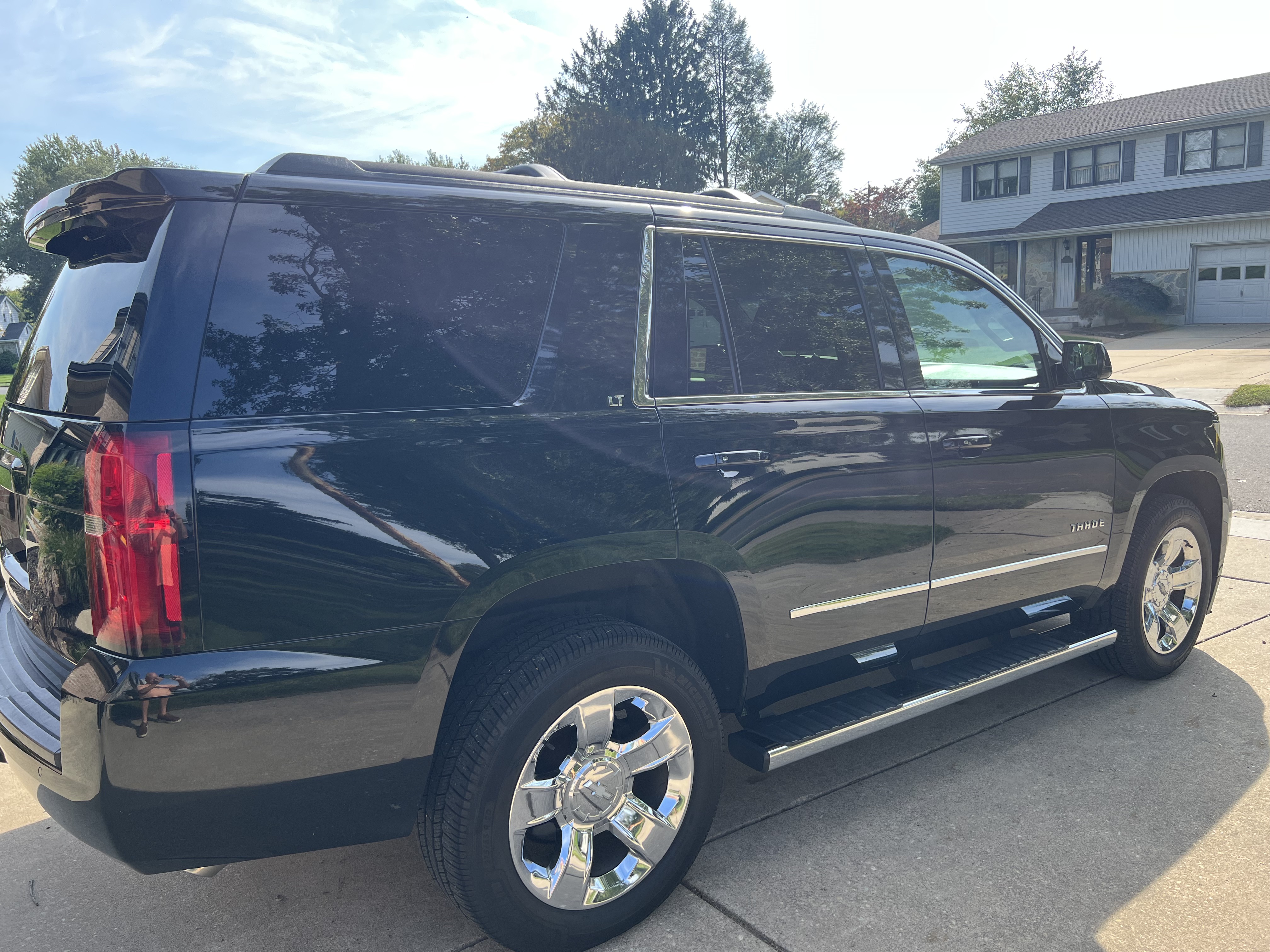 Used 2018 Chevrolet Tahoe LT w/ LT Signature Package AWD/4WD image 1