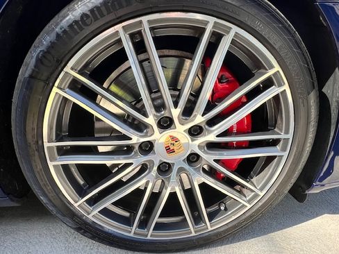 Used 2020 Porsche Panamera GTS image 30