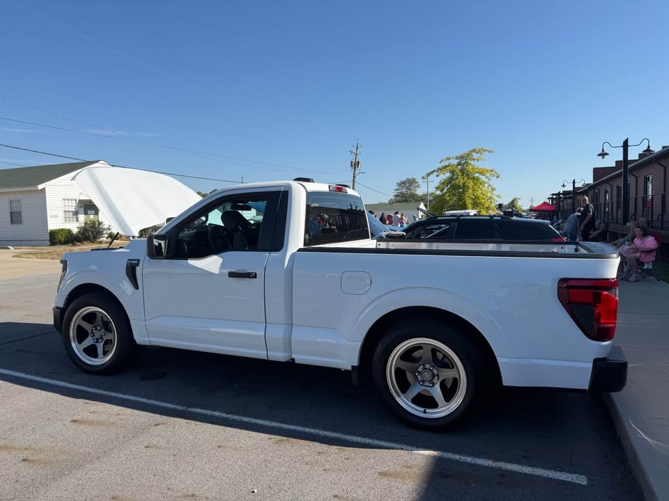 Used 2025 Ford F150 XL RWD image 1