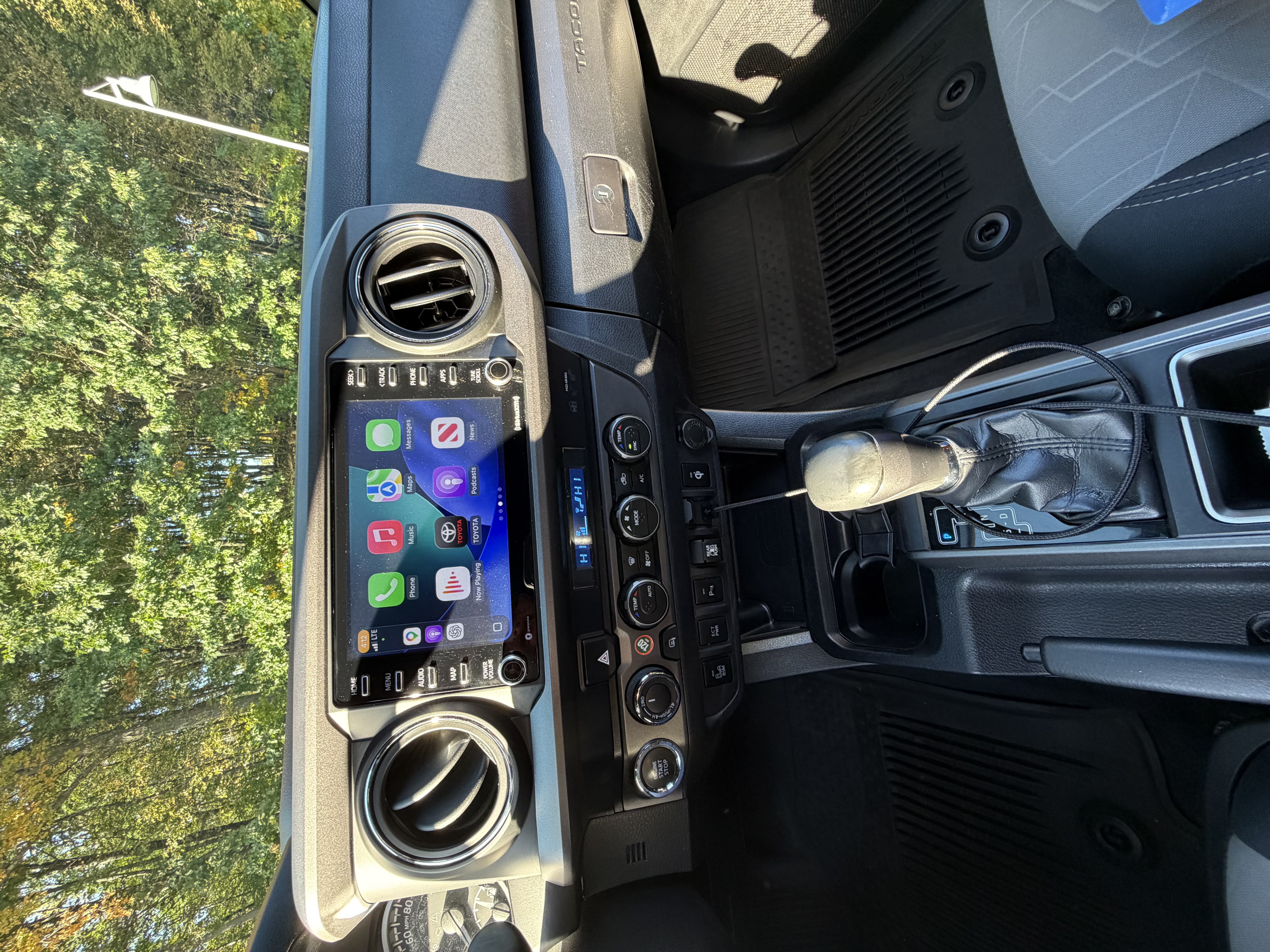Used 2022 Toyota Tacoma TRD Off-Road w/ Technology Package AWD/4WD image 8