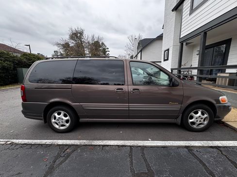 Used 2001 Oldsmobile Silhouette Premiere w/ Gold Pkg image 2