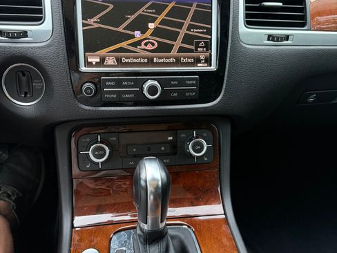 Used 2014 Volkswagen Touareg Executive AWD/4WD image 18