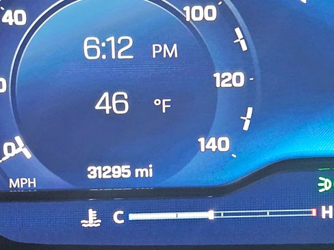 Used 2023 Chevrolet Suburban LT w/ LT Signature Package image 10