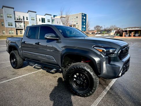 Used 2025 Toyota Tacoma TRD Off-Road w/ TRD Off Road Upgrade Package image 1