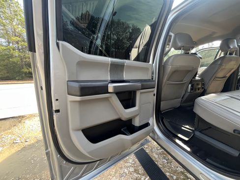 Used 2020 Ford F250 XLT w/ XLT Premium Package image 18