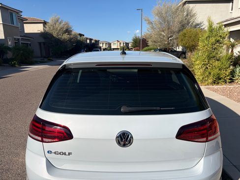 Used 2017 Volkswagen e-Golf SE FWD image 6