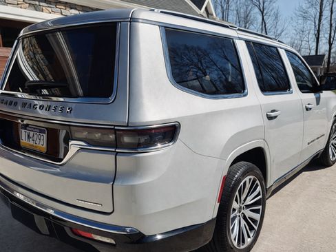 Used 2022 Jeep Grand Wagoneer Series III w/ HD Trailer Tow Package image 9