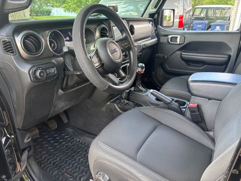 Used 2021 Jeep Wrangler Unlimited Sport image 16