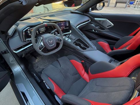 Used 2022 Chevrolet Corvette Stingray Premium Conv w/ Z51 Performance Package image 11