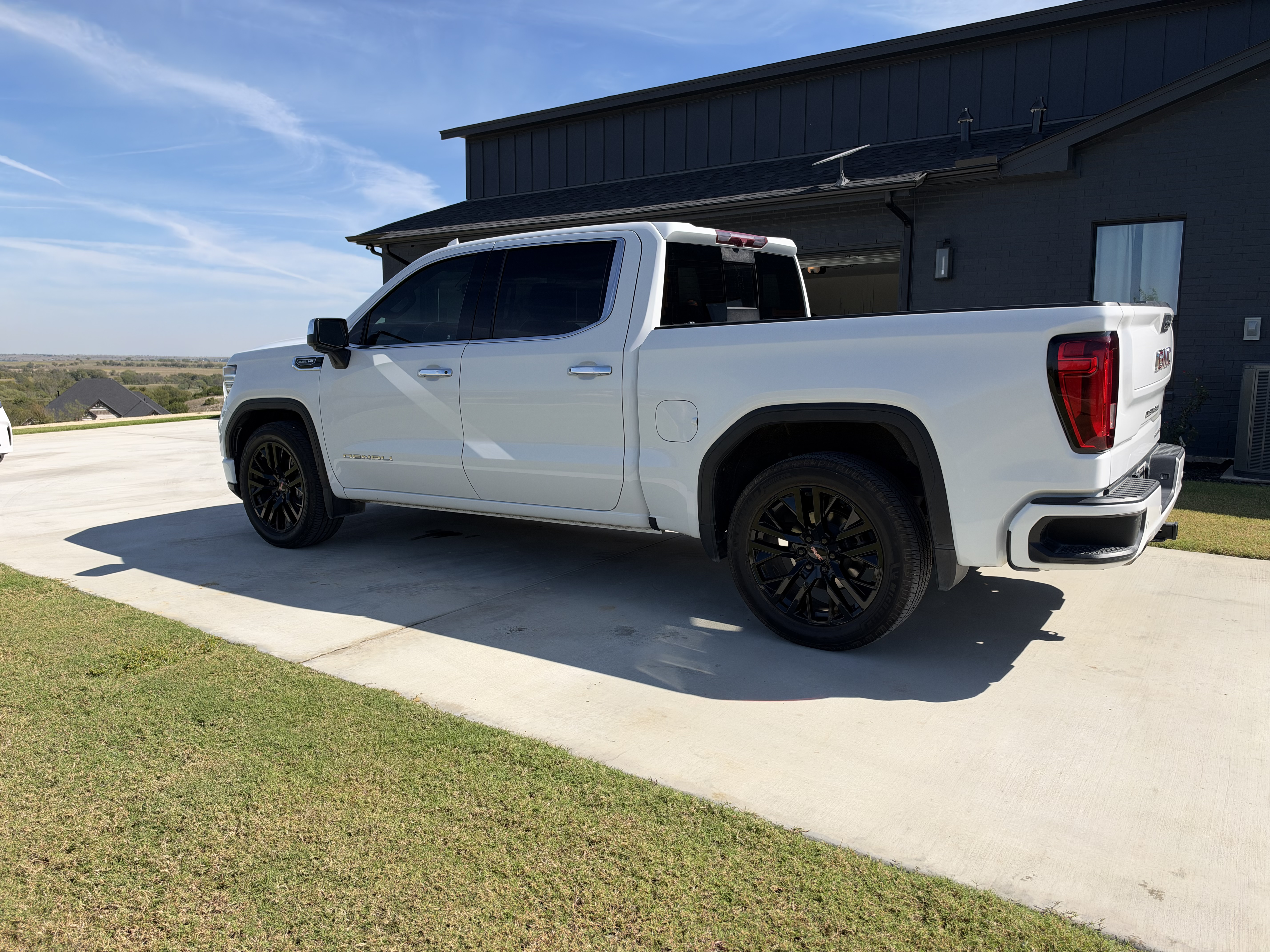 Used 2022 GMC Sierra 1500 Denali RWD image 2