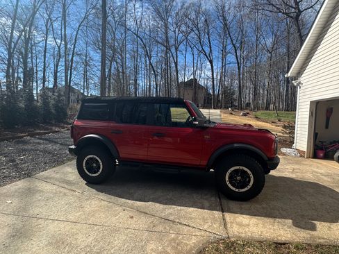 Used 2024 Ford Bronco Badlands image 1