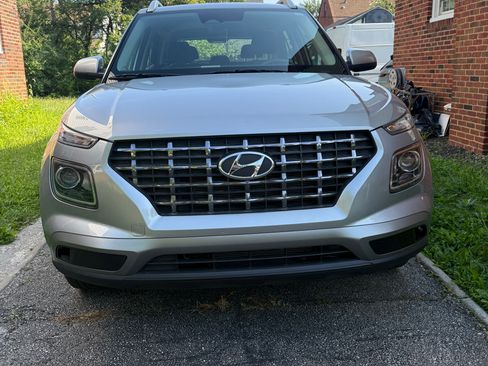 Used 2023 Hyundai Venue SEL w/ Cargo Package FWD image 5